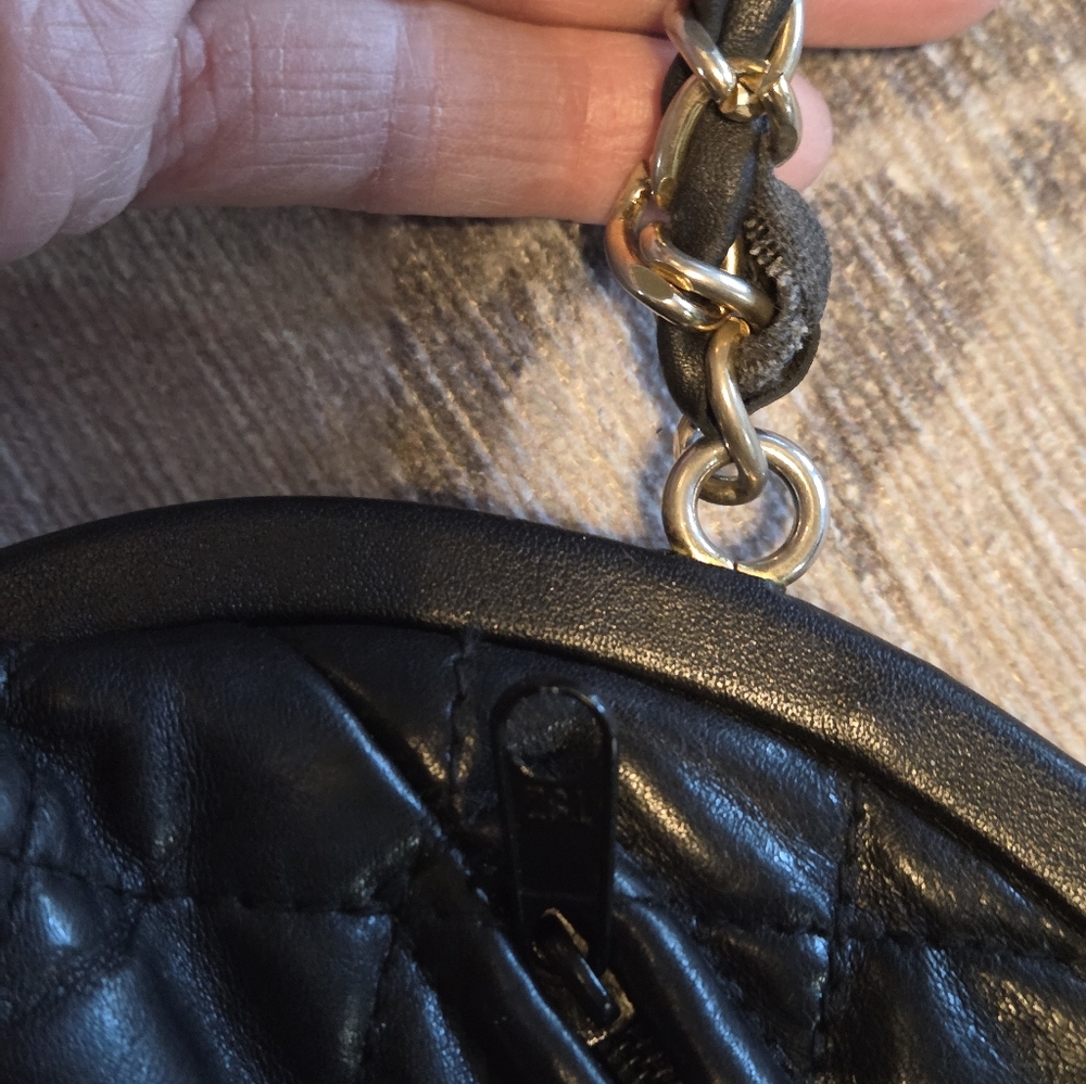 A Chanel Vibe Black Genuine Leather Quilted Diamond Purse W Tassel - Picture 6 of 13